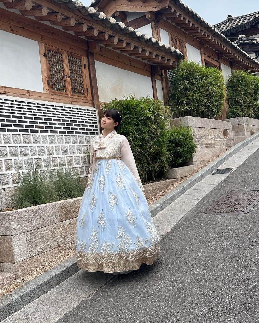 中山莉子さんのインスタグラム写真 - (中山莉子Instagram)「→ チマチョゴリ♡ ⁡ #韓国 #韓国旅行 #海外旅行#ソウル#チマチョゴリ #korea #seoul #한국 #한국여행#여행#패션#치마초고리」7月2日 19時53分 - nakayama_riko_official