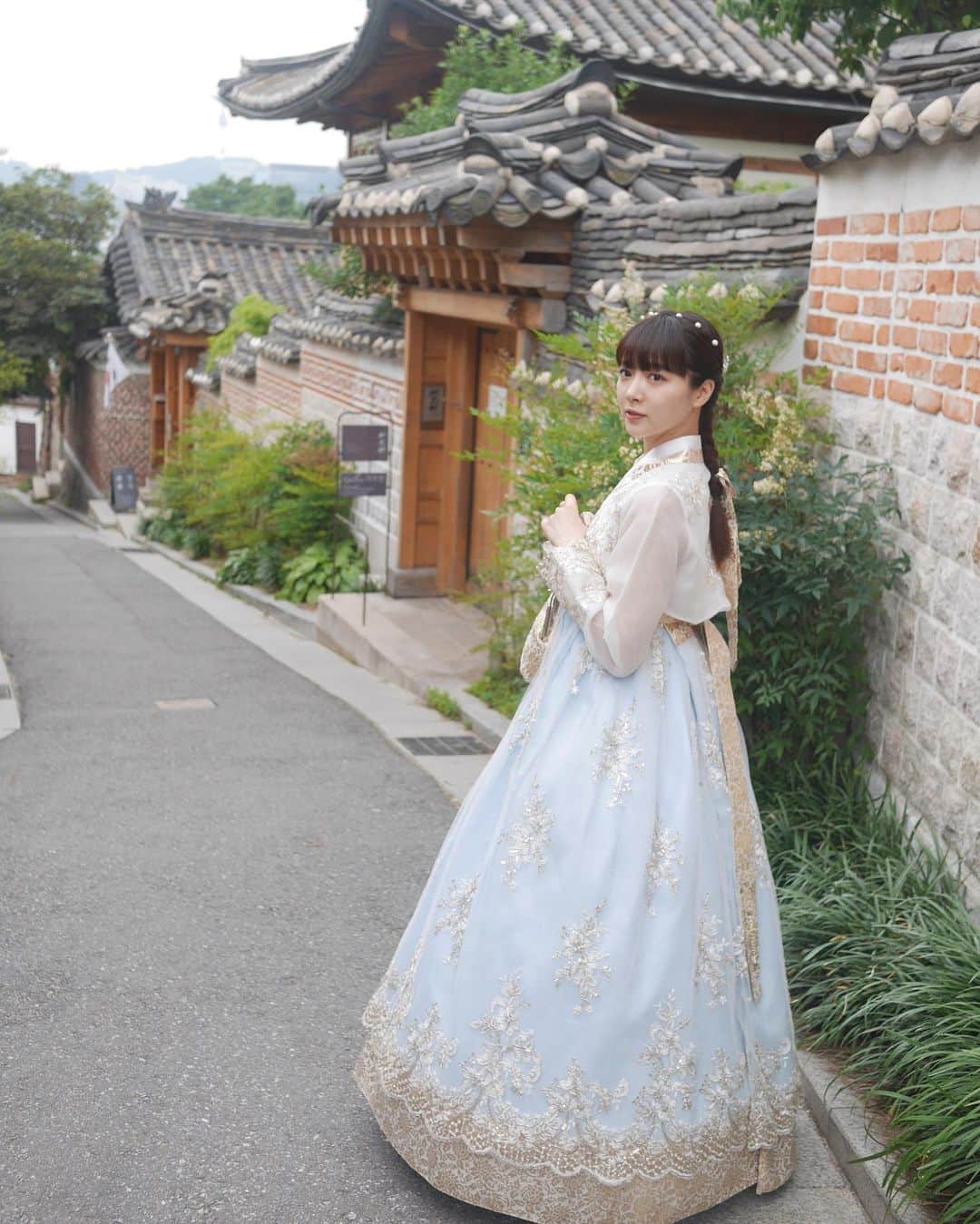 中山莉子のインスタグラム：「→ チマチョゴリ♡ ⁡ #韓国 #韓国旅行 #海外旅行#ソウル#チマチョゴリ #korea #seoul #한국 #한국여행#여행#패션#치마초고리」