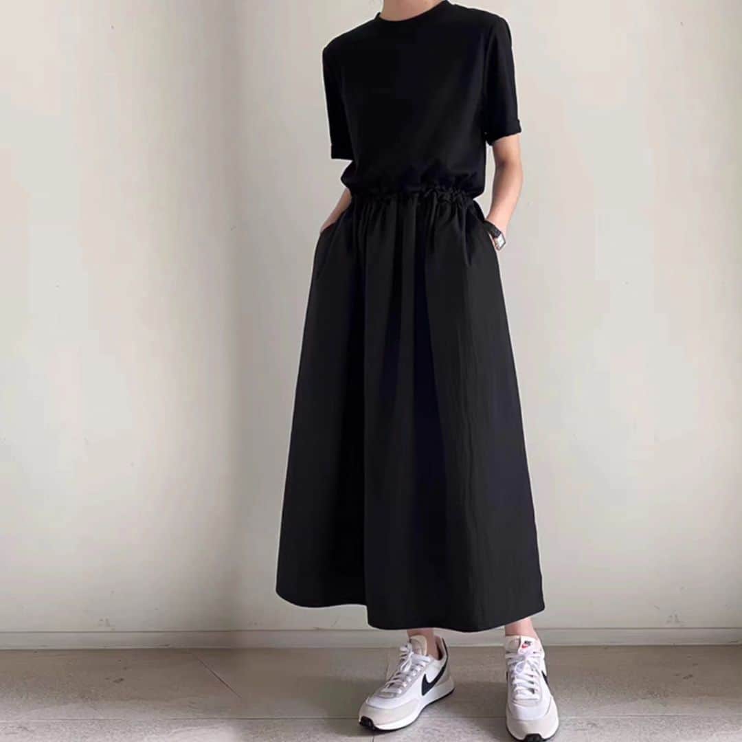 Y's Stellaのインスタグラム：「. 🎵Recommend item 着やすくて超楽ちん🤍 トップス部分はTシャツ素材でゆったり着られます🖤  #ワンピース#ワンピ#Tシャツワンピ」