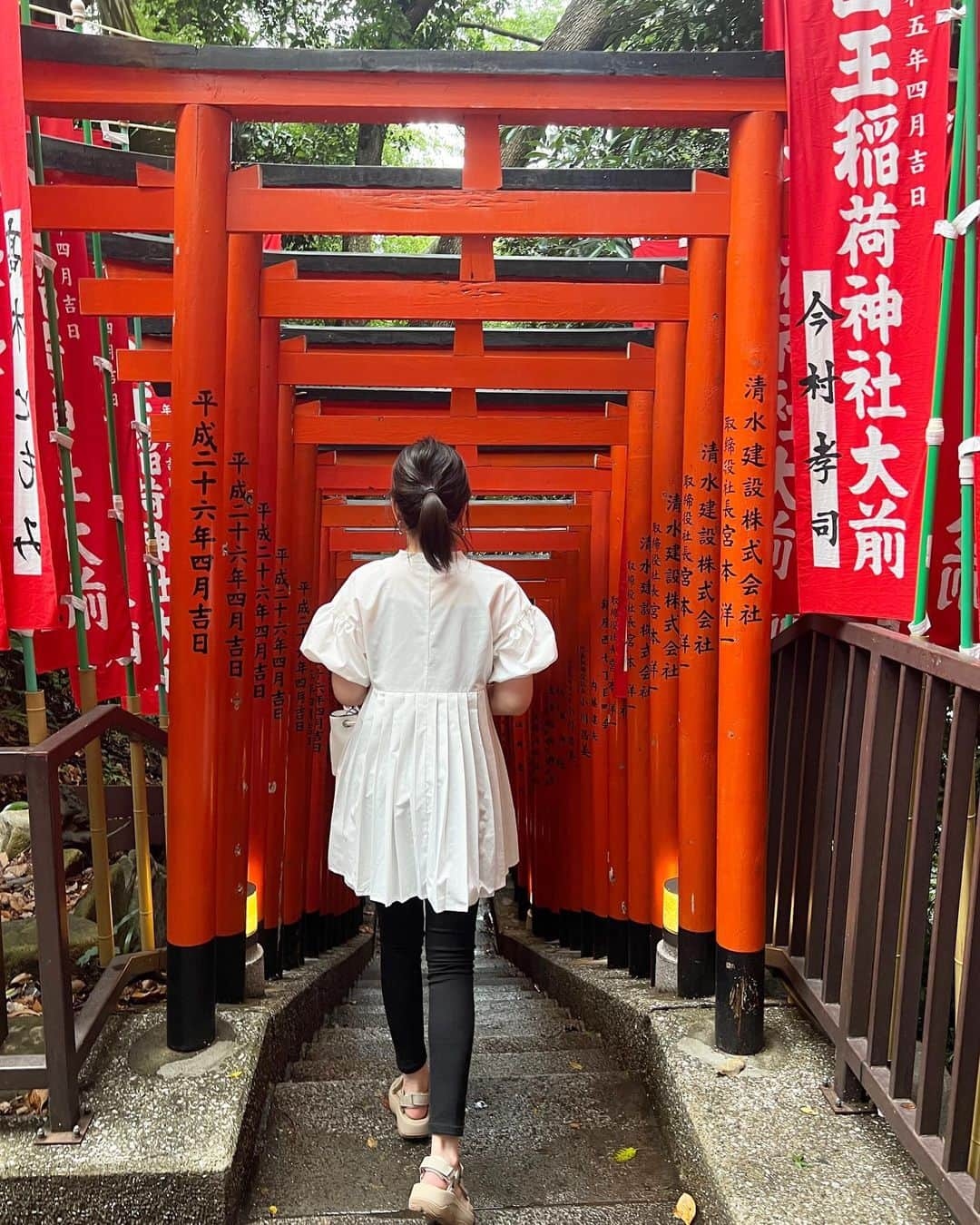 tomomi.7_さんのインスタグラム写真 - (tomomi.7_Instagram)「* *  東京赤坂にある日枝神社へ。 他にも色々神社仏閣巡りをした1日。 帰りは青山フラワーマーケット TEA HOUSE赤坂Bizタワー店へ。  * *  #tokyo #都内散歩 #神社仏閣巡り  #赤坂 #日枝神社 #青山フラワーマーケット  #青山フラワーマーケットティーハウス」7月2日 19時57分 - tomomi.7_