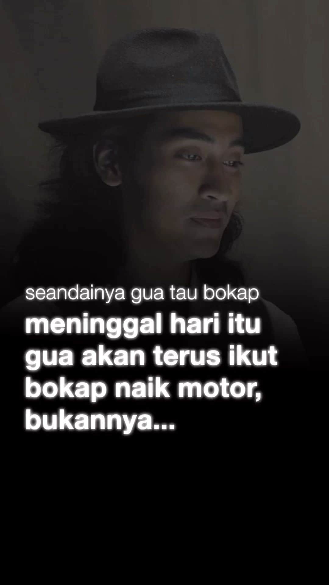 Prilly Latuconsinaのインスタグラム：「Kehilangan selalu datang bersama penyesalan.  Abidzar Al-Ghifari berbagi cerita tentang kehilangan terberatnya. Tonton selengkapnya di Youtube Sinemaku Pictures. @sinemaku.pictures sekarang!!!  Ketika Berhenti Di Sini tayang 27 Juli 2023 di bioskop.  #KetikaBerhentiDiSini #MerayakanKehilangan #SocialExperiment」