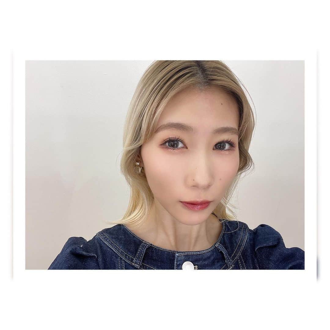 稲葉るりのインスタグラム：「濃いめメイク〜❤︎ #ゆかダック　#ヘアメイクアップアーティスト　#美容　#メイク　#カラコン　#ハイトーン　#ヘアケア」