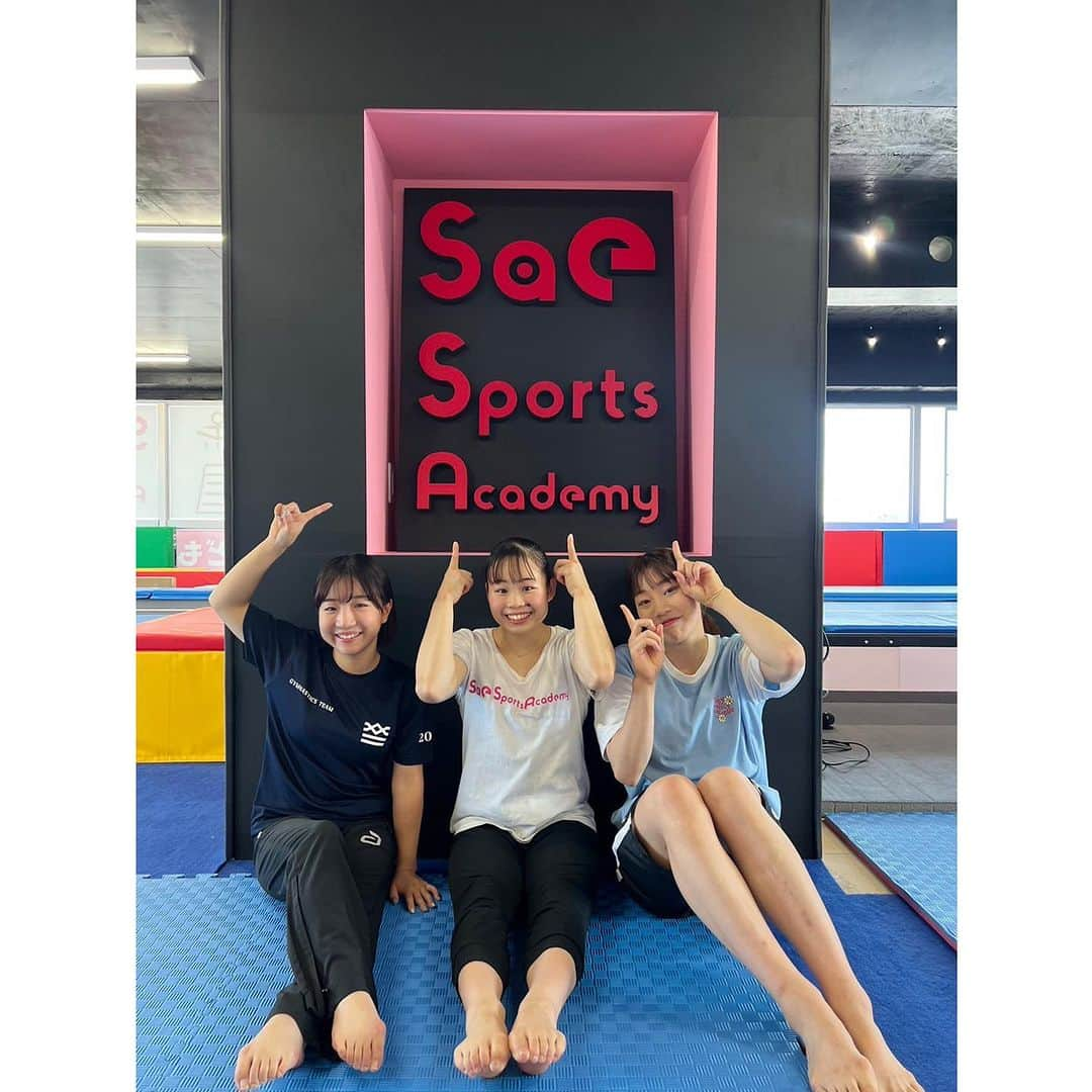 内山由綺のインスタグラム：「本日、sae sports academyのオープンイベントに参加させていただきました！ 友人の新たな門出に呼んでいただき、お祝いできてとても嬉しかったです✨ 紗江改めておめでとう🎊 これからもよろしくね♡  #体操教室　 #体操 #アクロバット #seasportsacademy #open」