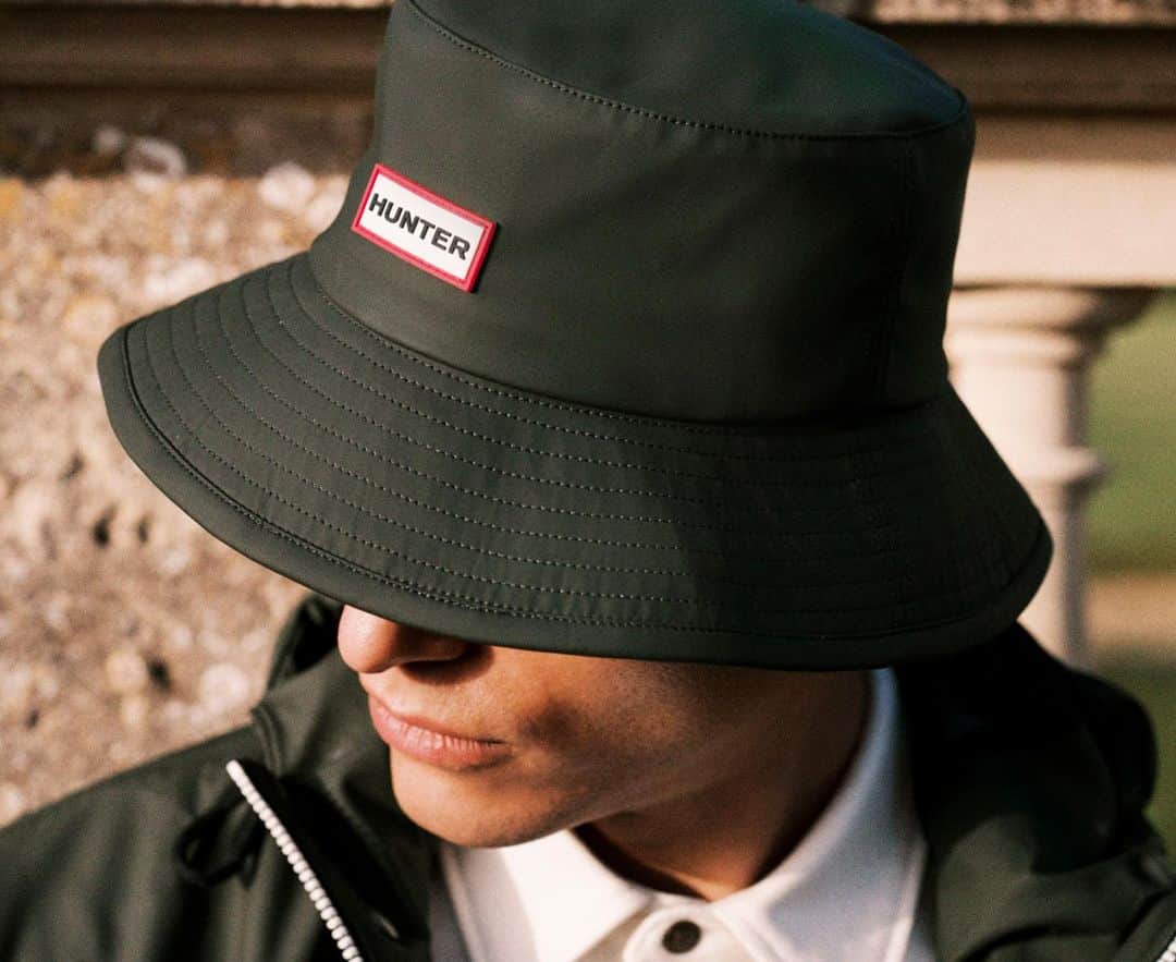 ハンターブーツのインスタグラム：「Complete your rain or shine look with Hunter accessories. The Intrepid Bucket Hat is available to shop at @nordstrom」