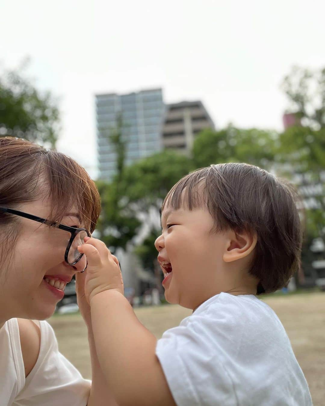 あいりのインスタグラム：「ぽぽ👦🏻と2人きりの日曜日。  今日もぽぽの笑顔が見られて 楽しい1日を過ごせました🙌  と、同時に コクーン🐼のありがたさを感じる1日でもありました😅  帰ってきたら、感謝の思いをちゃんと伝えよう。  本日コクーンは京都大作戦へ🚗！ コクーンは丸一日家を空けることがほとんどないので、今日は思いっきり楽しんで、息抜きできていたら嬉しいな☺️  #感謝 #1歳7ヶ月 #1歳7ヶ月息子 #京都大作戦にWANIMA #私もWANIMAが見たいーーー」