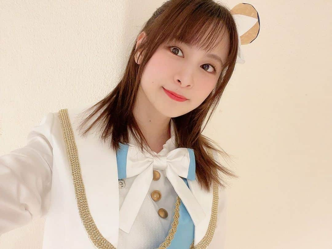 前田佳織里のインスタグラム：「にじたび大阪ー！ ありがとうございました！✨🌈 トークありライブありでボリューミーでしたね！みんなが本当に楽しそうで、エネルギーもらったあ！☺️ また大阪きたいなっ！ みんな気をつけて帰るんだよー！  虹色Passions！の衣装久しぶりだあ🌈✨  #にじたび大阪_day2  #ラブライブ #虹ヶ咲 #lovelive  #ライブ  #大阪」