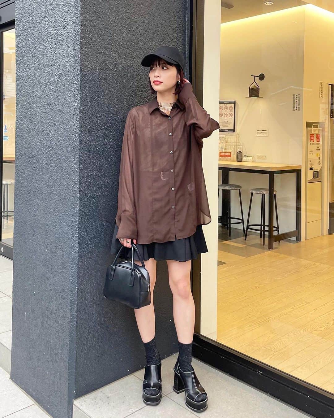 のインスタグラム：「.  いつかの休日コーデ🌞 ⁡ ⁡ キャップ被ったり脚出したり去年の夏とは ぜんぜん違うコーデにハマりました✌🏻（笑） ⁡ ⁡ ⁡ ⁡ ⁡ ⁡ ⁡ ⁡ ⁡ ⁡ ⁡ ⁡ #休日コーデ #キャップコーデ #キャップ女子 #カジュアルコーデ #カジュアルファッション #ショーパンコーデ #ショーパン #骨格ストレート #骨格ストレートコーデ #夏コーデ」