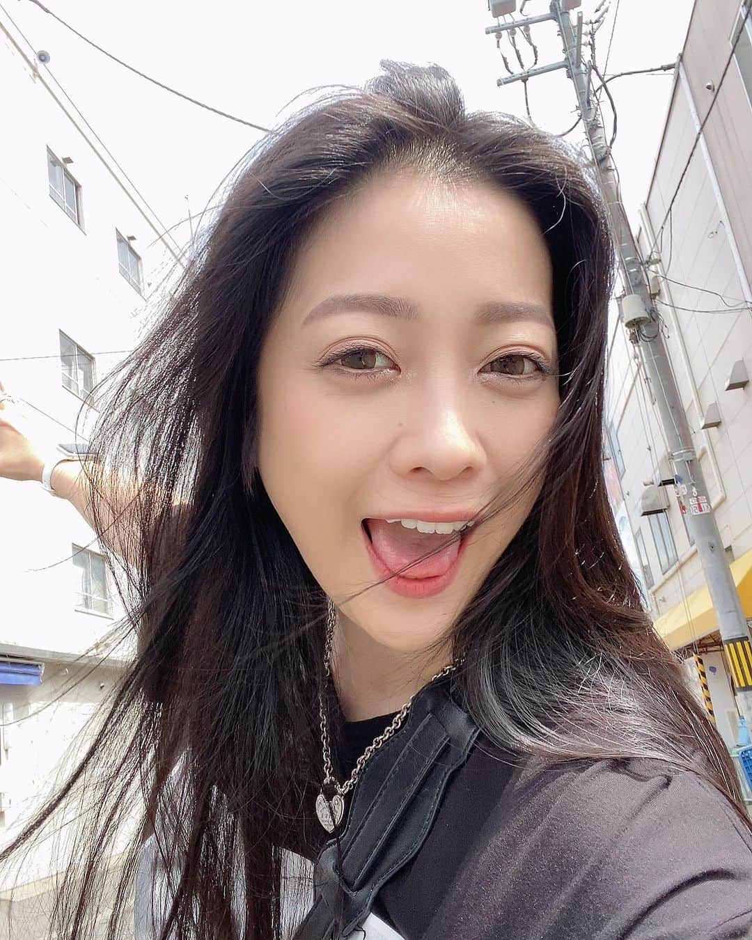小向美奈子のインスタグラム：「北海道楽しかった。  二日間永遠と飲んでたが札幌堪能！ 色々な方と出会い濃厚な時間でした。  リアルドラクエよ❣️  皆んなありがとう😊」
