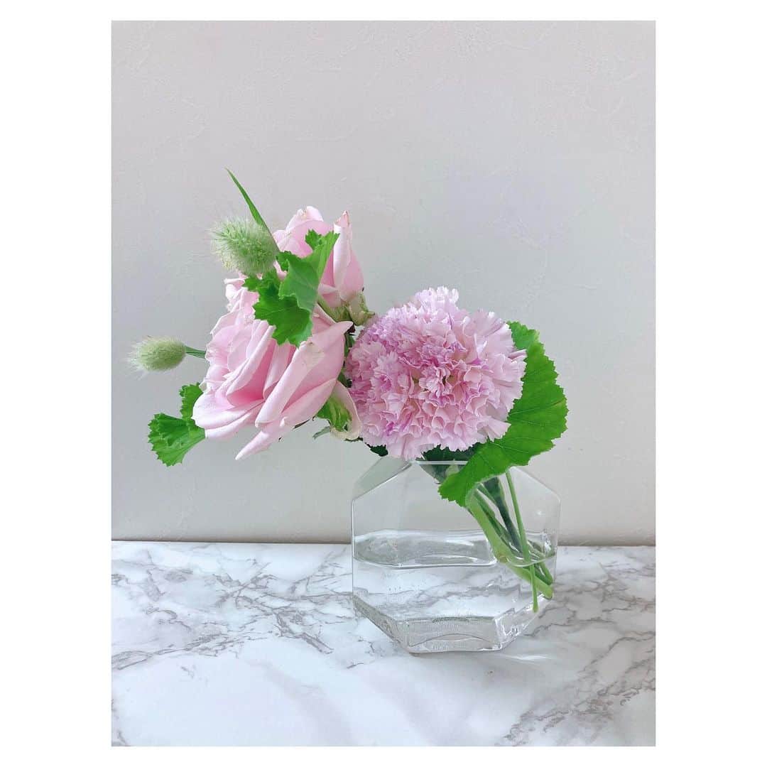 RINAさんのインスタグラム写真 - (RINAInstagram)「可愛いお花🌹🌸  #時差投稿」7月2日 20時44分 - rina__alia