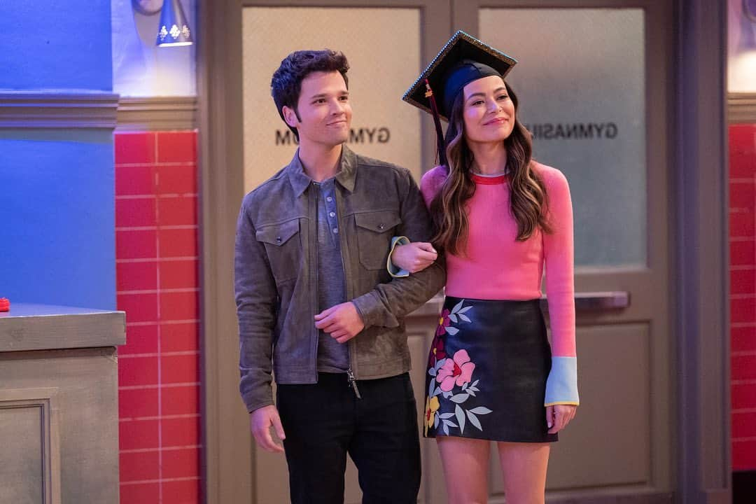 ネイサン・クレスさんのインスタグラム写真 - (ネイサン・クレスInstagram)「I briefly emerge from a mountain of diapers and bottles to remind you that if you haven't been watching #iCarly for the last 2 weeks, you've missed a lot of familiar faces!! Nevel, Prunella, Ripoff Rodney, Shane, Magic Malika, The Training Bros... it's a doggone buffet of folks. Proud to say that I also happened to direct one of these, which is always a huge honor and privilege to work on the other side of the camera with my team 🫶」7月3日 2時13分 - nathankress