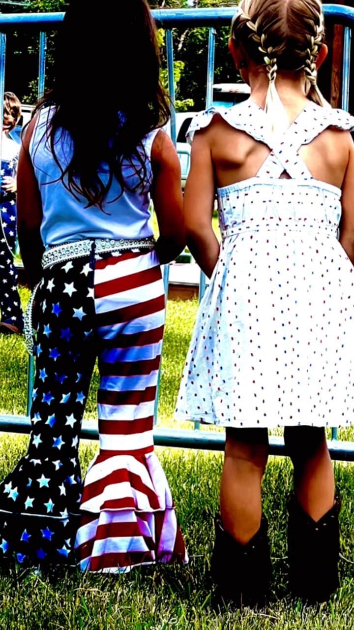 ジーナ・カラーノのインスタグラム：「Have a wonderful Independence Day weekend America 🇺🇸 Don’t ever lose hope and never stop focusing on the things that truly matter. There are lot of people out here who are still standing up for freedom with everything they have. Megan Biggs thank you for being one of those people, you are in my deepest prayers. ❤️」