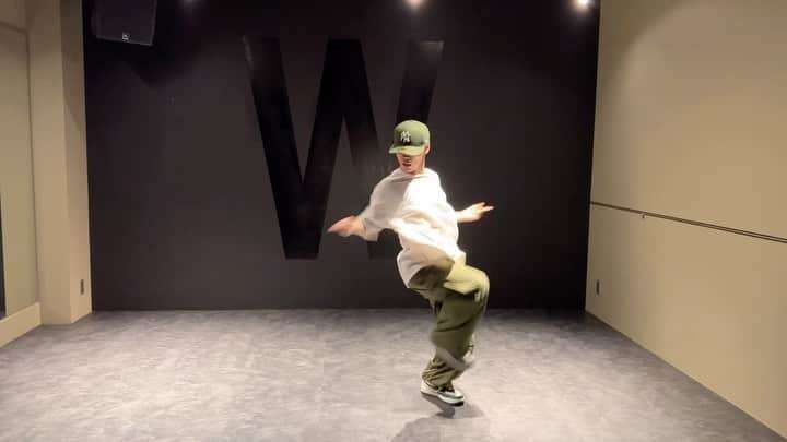 大山天のインスタグラム：「Happy Boss Day / @skyhidaka   @studio_w.nakameguro 代行ありがとうございました🙏  4日の @next_in_dance のレッスンが1 レッスン追加しているので記載しておきますー！  7月4日(火) ［cover］ ♫: Go Big or Go Home / @enhypen   ●18:30〜 (サビ)  ●21:10〜(ダンスブレイク)※追加レッスン  繋げてやるので2レッスンぜひー！！」