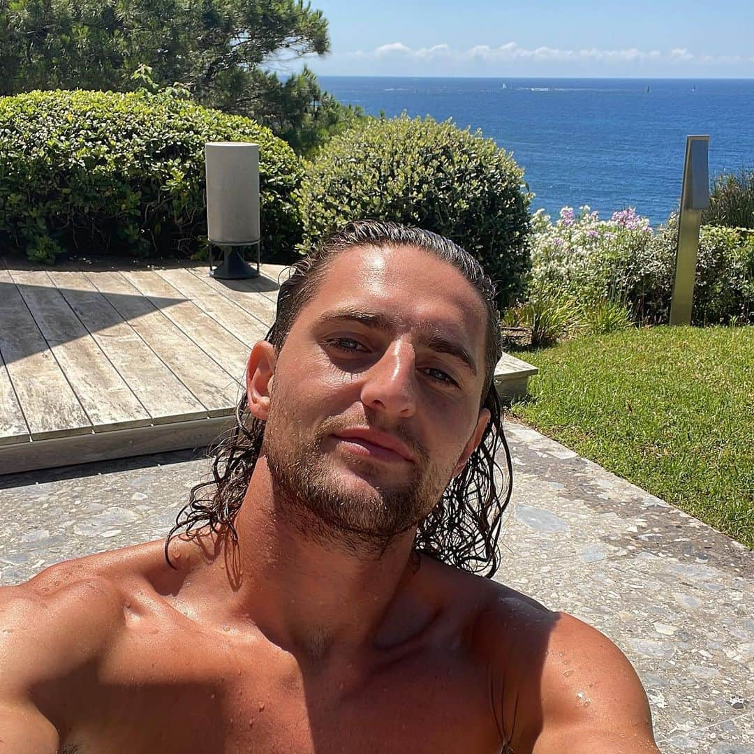 アドリアン・ラビオさんのインスタグラム写真 - (アドリアン・ラビオInstagram)「💆🏻‍♂️🌊🌞」7月2日 20時56分 - adrienrabiot_25