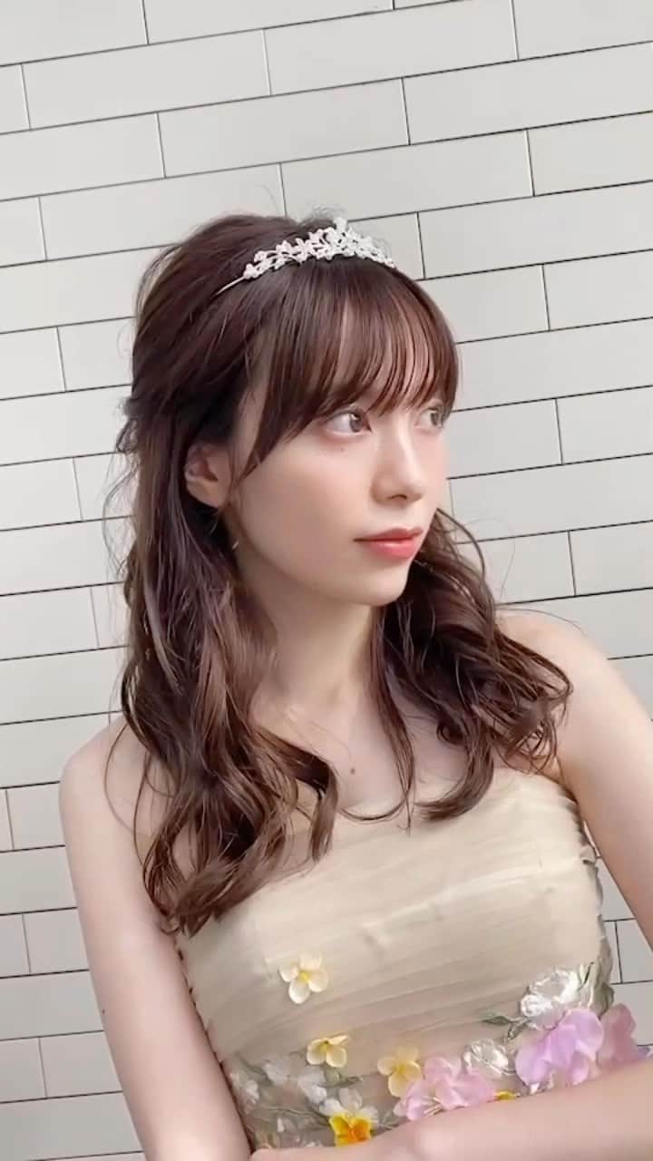 福井姫奈のインスタグラム：「👸🏻🤍  7月も沢山撮影したいな〜！  #ウェディング#ウェディングドレス#ウェディングフォト#ウェディングヘア」