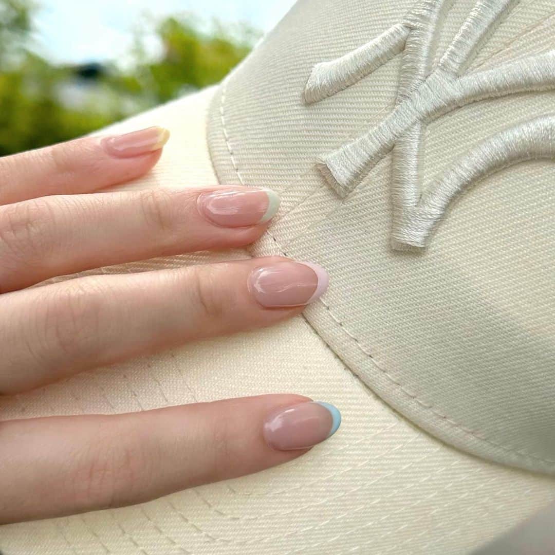 石崎日梨のインスタグラム：「nail.🌈」