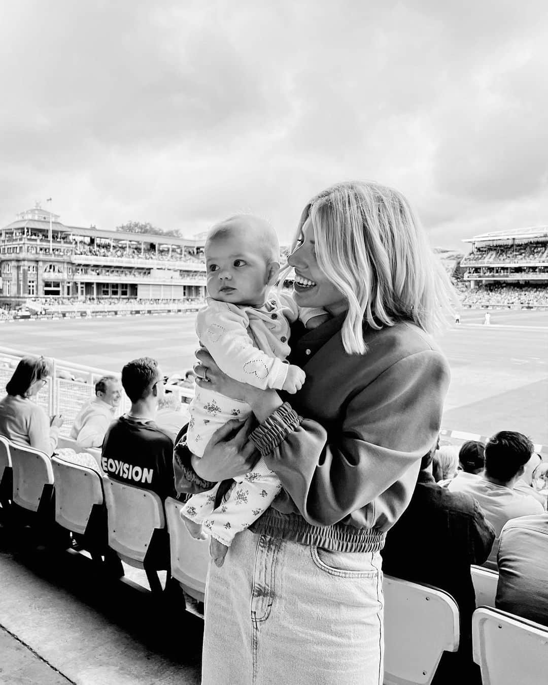 Mollie Kingのインスタグラム：「Nothing made me happier than taking Annabella to Lords cricket ground this week to see her Daddy do what he does best. She was truly loving it, although I’m not sure how much cricket she watched 🤣 A special memory 🤍」