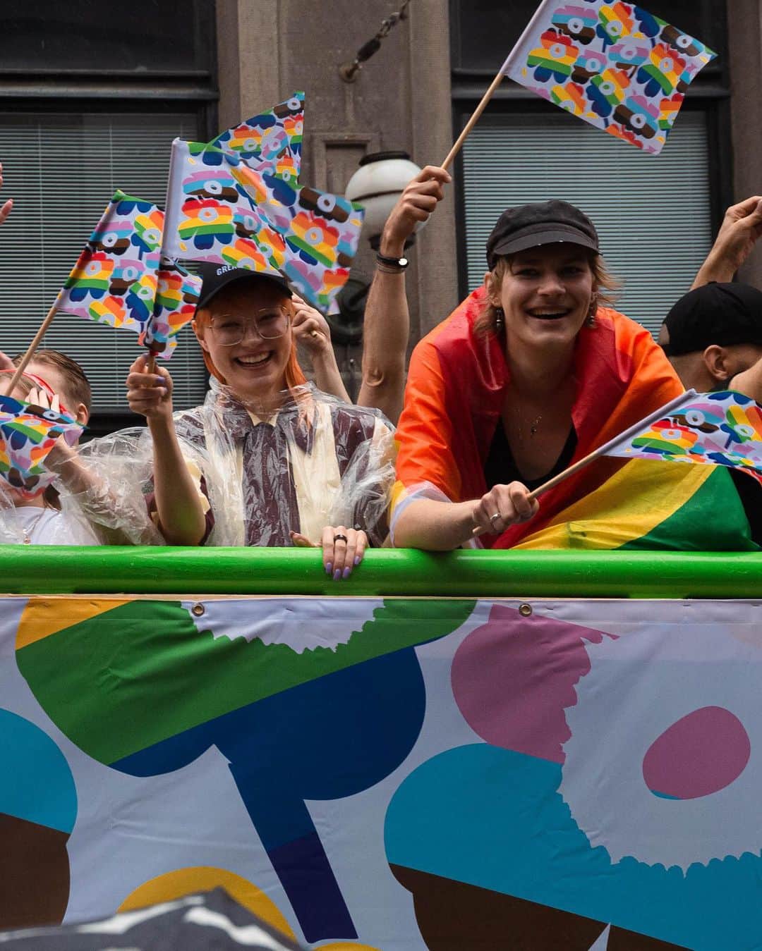 マリメッコさんのインスタグラム写真 - (マリメッコInstagram)「“There is only one strength—love.” -Armi Ratia, the founder of Marimekko  Here are some highlights from yesterday's Helsinki Pride parade. 🌈 We had the pleasure of having the Marimekko Pride truck covered with Unikko (poppy) blooms, bringing along a rainbow of Marimekko prints and colors. We are so honored to be an official partner of @helsinkipride. ❤️ Thank you for celebrating with us!  #marimekko #marimekkowithpride #pridehelsinki #pride #helsinki #pridemonth @helsinkipride」7月2日 21時04分 - marimekko