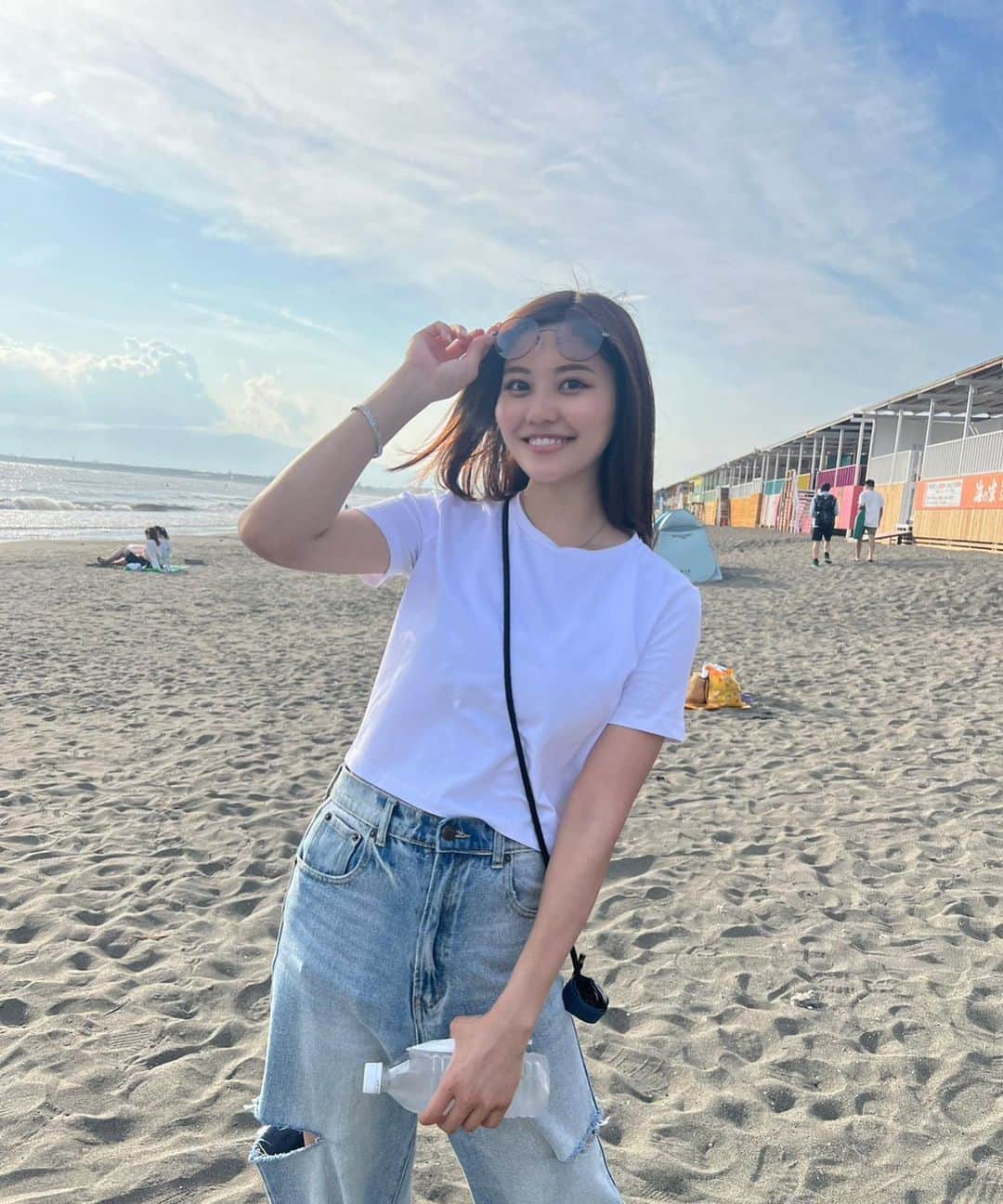 林ゆめのインスタグラム：「もう7月だ☺️  先日江ノ島の海でゴミ拾いしてきました🫶🏻 天気いい日で めちゃくちゃ日焼けした😂  ちょうど海の家の準備してて、 海開きしたからまた行きたい💙」