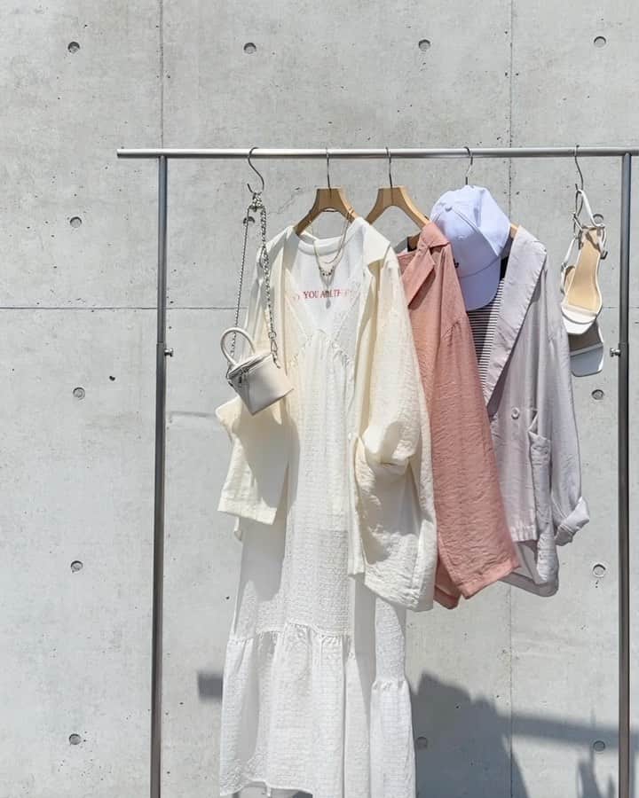 w closetのインスタグラム：「【new arrival】  "欲しい！と思ったらいいね♡" _______________  シアーテーラージャケット \ special price / ¥7,590→¥5,390 color : エクリュー　グレージュ　ピンク  柔らかな風合いとサラッとした生地感で着心地も◎  これからの季節、室内の冷房対策や日差しよけ対策にさらっと羽織れる万能アイテム♪  _______________  #ダブクロ#wcloset#ダブルクローゼット#wclo_snap#トレンドアイテム#カラーコーディネート#新作コーデ#夏トレンド#夏コーディネート #リゾートコーデ#夏服#カジュアルコーデ#カラーアイテム#コーディネート#夏スタイル#夏ファッション#2023ss#サマーコーデ#レイヤード#スタイルアップコーデ#夏カラーコーデ#トレンドコーデ#サンダル#夏アイテム#シアーアイテム#夏アウター#シアージャケット#夏トップス#白tシャツコーデ#シアーカーディガン」