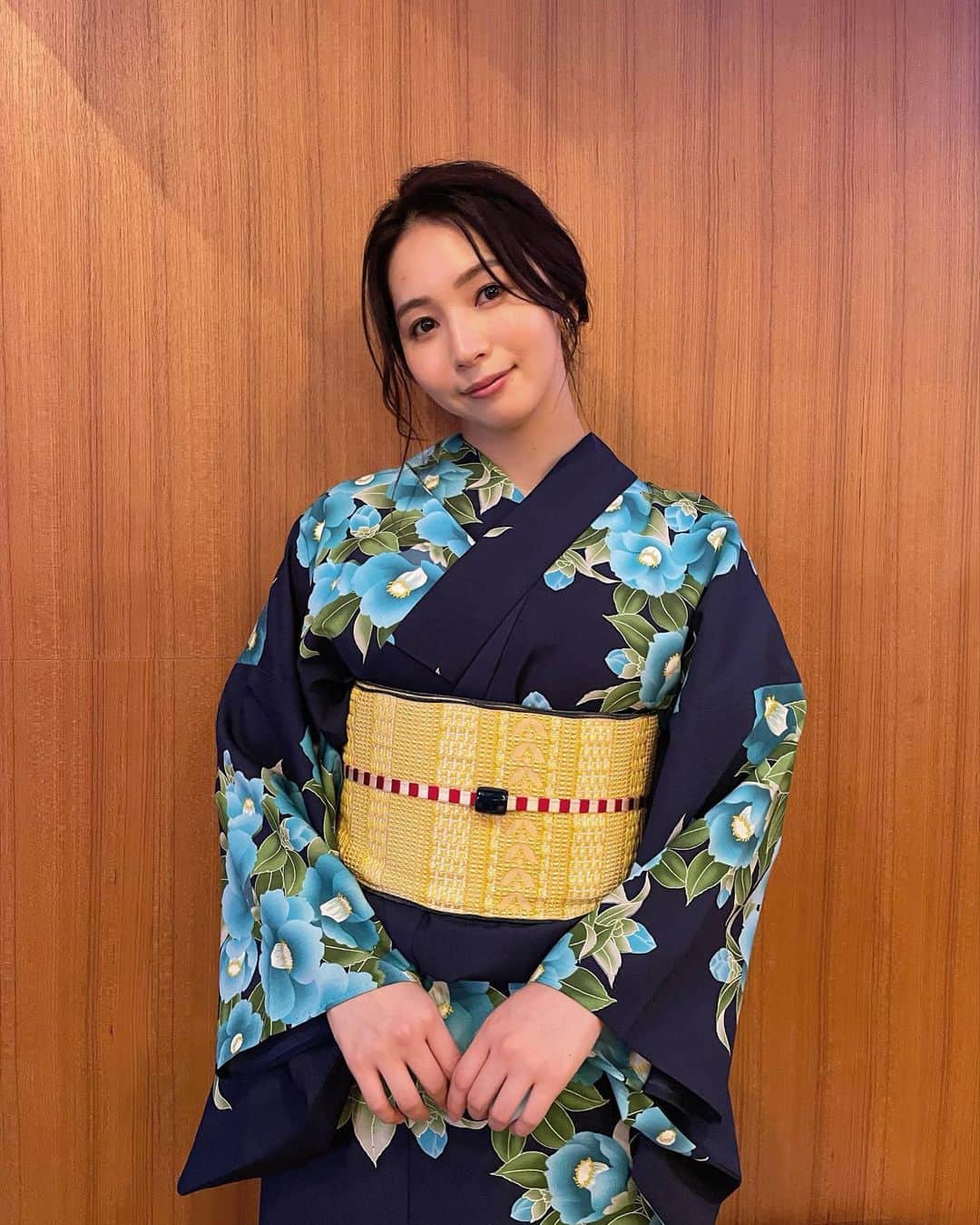 傳谷英里香のインスタグラム：「. 浴衣を着るとグッと夏を感じる🎐 花火見たいな〜 おすすめの花火大会あります？🎆」