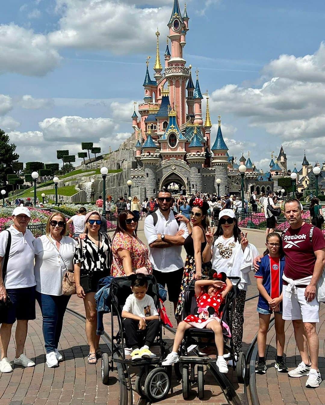 ホセ・マヌエル・フローレス・モレノさんのインスタグラム写真 - (ホセ・マヌエル・フローレス・モレノInstagram)「Desde París con amor … ❤️🇫🇷  #DisneyLand」7月2日 21時05分 - chicoflores