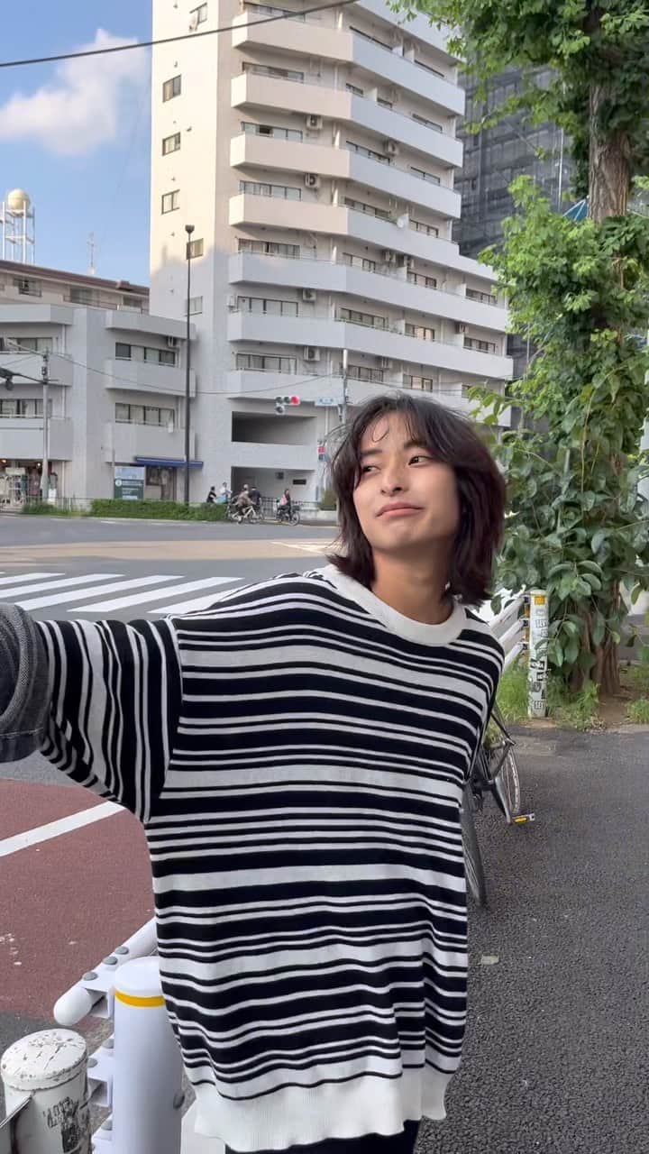 上野一稀のインスタグラム：「・ border. ・ ・ ・ ・ ・ ・ ・ ・ ・ ・ ・ ・ ・ ・ ・ ・ ・ ・ #メンズファッションコーデ #メンズファッションコーディネート #ユニセックスコーデ #ボーダートップス #オーバーサイズ #韓国ファッションコーデ #メンズモデル #東京モデル #ミディアムヘア #ミディアムヘアアレンジ #夏コーデ #夏服コーデ #夏服コーディネート」