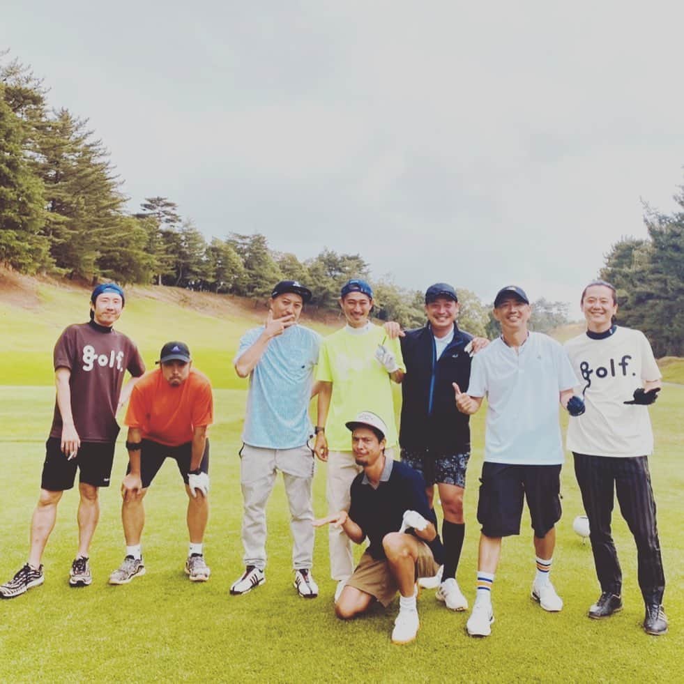 窪塚洋介のインスタグラム：「渦巻くゴルフ倶楽部⛳️  写真なんかメチャ昭和😂」