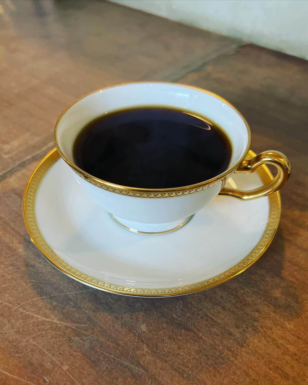 椎名直子のインスタグラム：「佇まいがうつくしい  コーヒーとパフェ  そして 驚きの美味しさ」