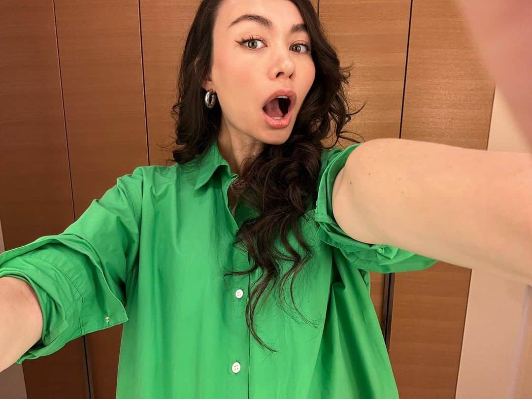 シャウラさんのインスタグラム写真 - (シャウラInstagram)「久しぶりの地鶏。。いや、自撮り。 Long time no selfie.😬 💚🤑🍀🐸」7月2日 21時15分 - shaula_vogue