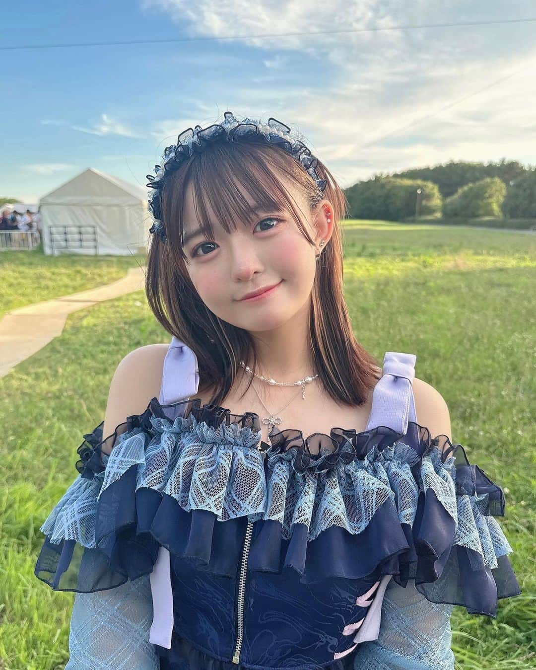 羽崎ほのさんのインスタグラム写真 - (羽崎ほのInstagram)「新衣装になりました！どうかなー？  #アイドル #アイドル衣装 #夏フェス #肩出しコーデ #オフショル #アイドルヘア #japanesegirl #japaneseidol」7月2日 21時15分 - hazaki_hono