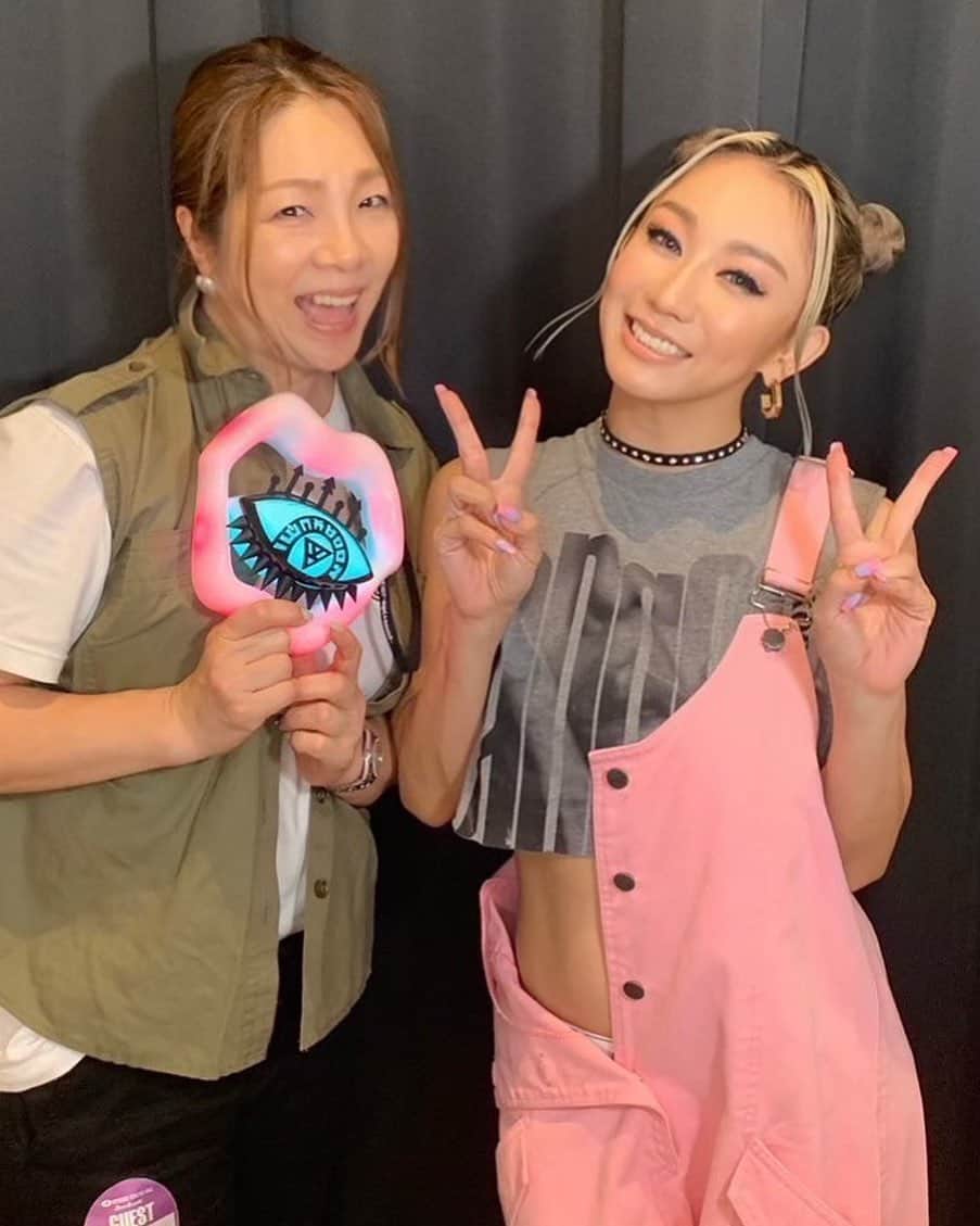 井上貴子のインスタグラム：「いやーーーー^ ^ トークがやばい  トークだけでもかなりの価値  歌うまいし ダンスも雰囲気あるし 誰にもマネできない 独自のステージ  昼夜2ステージを観て完結する  しかもツアー  モンスターとエンジェル2公演  まさに倖田來未そのもの  ステキでした💓💓  Happyで^ ^  プロフィール画面に記載のURLより 通販サイト「神取屋」に飛べます^ ^  #井上貴子  #LLPWX #大谷くんがんばれ #女子プロレス #デビュー35周年 #倖田來未 #モンスター #エンジェル #立川のイジり方かわいい #haoming #https://www.youtube.com/c/takacoinoue  #cacatocacat #LLPWX通販サイト神取屋 #感謝」
