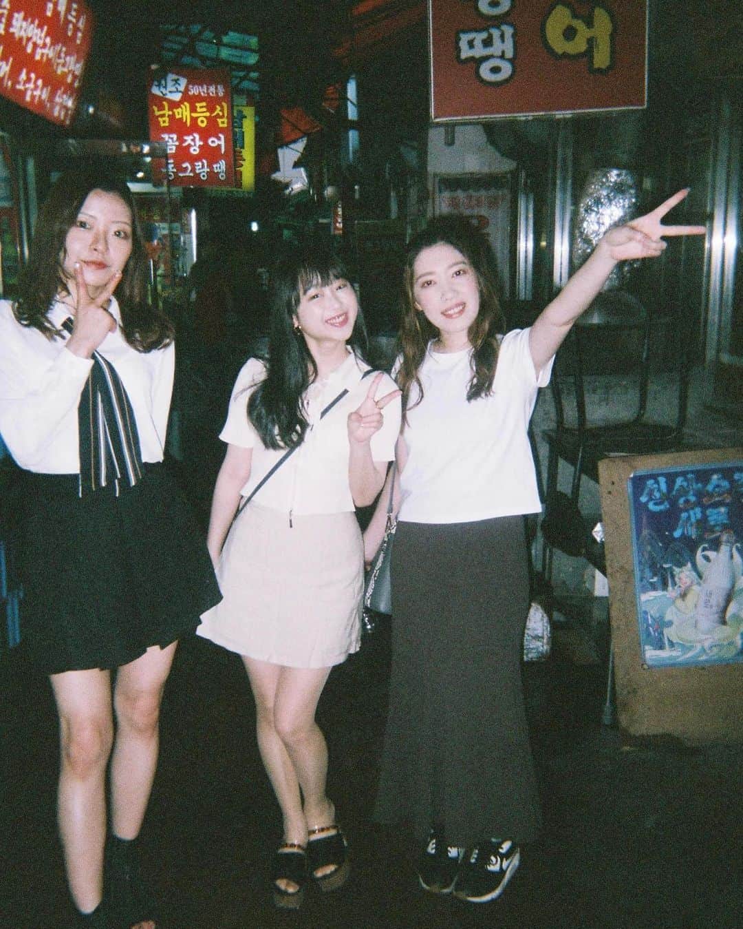 菊池遥香のインスタグラム：「. 韓国の思い出🇰🇷🤍  やっと写るんです現像したっ📷  ヨドバシカメラとかに持っていくと¥1200くらいでデータもらえるんよ🫰💓  データもらえるまでは5日間くらいかかるから注意ఽ✍  . #写るんです #韓国 #韓国旅行 #広蔵市場 #광장시장」