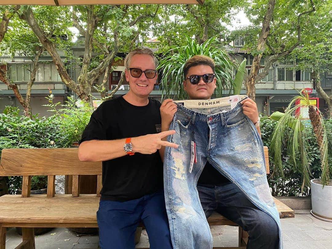 デンハムさんのインスタグラム写真 - (デンハムInstagram)「Sunday in Shanghai 👏🏼👏🏼 thank you @denham.china team for an inspiring day 👏🏼 #denham #jasondenham #denhamchina #denhamthejeanmaker #thetruthisinthedetails」7月2日 21時17分 - denhamthejeanmaker