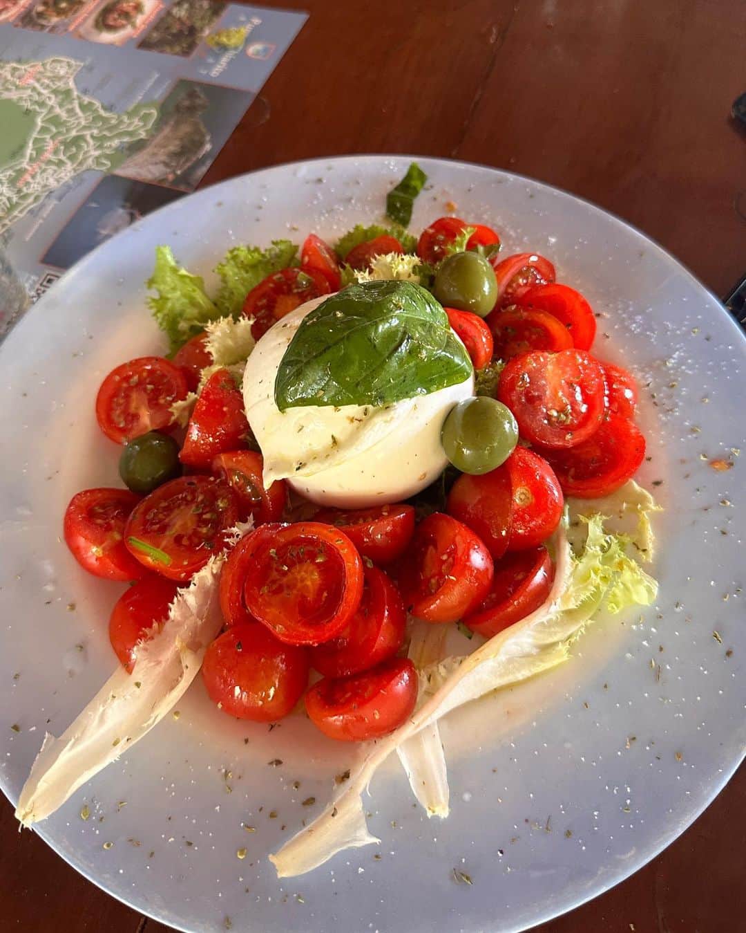ヴェール・ゲンタさんのインスタグラム写真 - (ヴェール・ゲンタInstagram)「My diet in Italy consisted of tomatoes, bread, cheese & wine. Here’s the proof 🍅」7月2日 21時18分 - valegenta