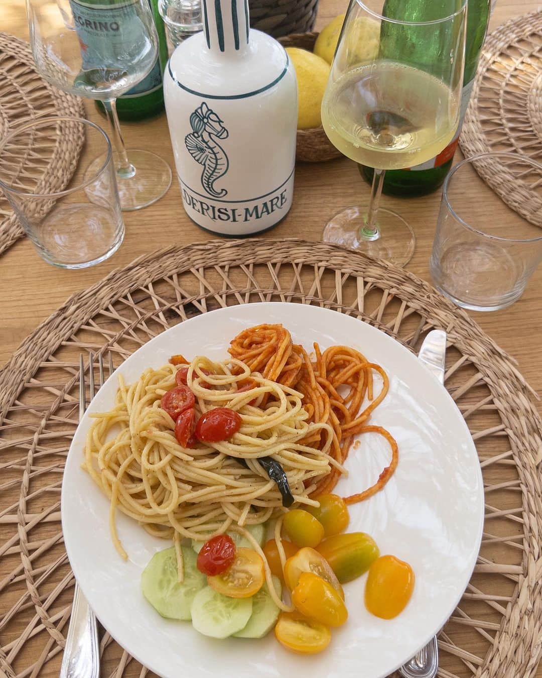 ヴェール・ゲンタさんのインスタグラム写真 - (ヴェール・ゲンタInstagram)「My diet in Italy consisted of tomatoes, bread, cheese & wine. Here’s the proof 🍅」7月2日 21時18分 - valegenta