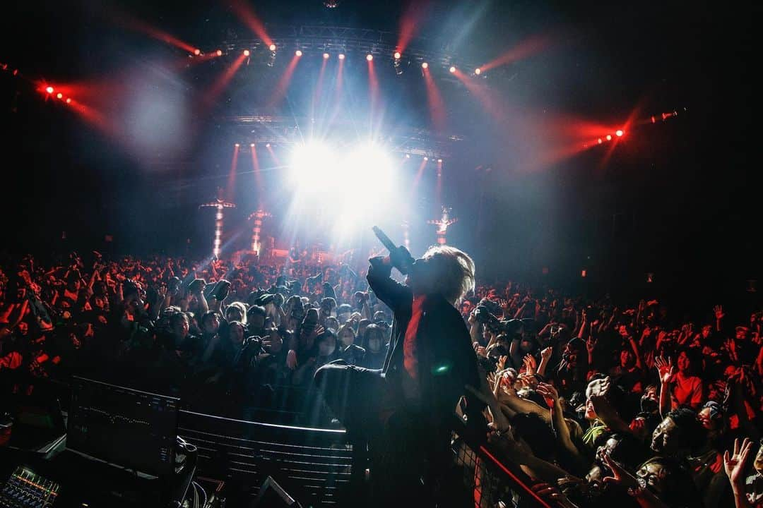 Hydeのインスタグラム：「Cheers to Fukuoka!!  #HYDE #HYDELIVE2023 #声出し解禁 #ZeppFukuoka」