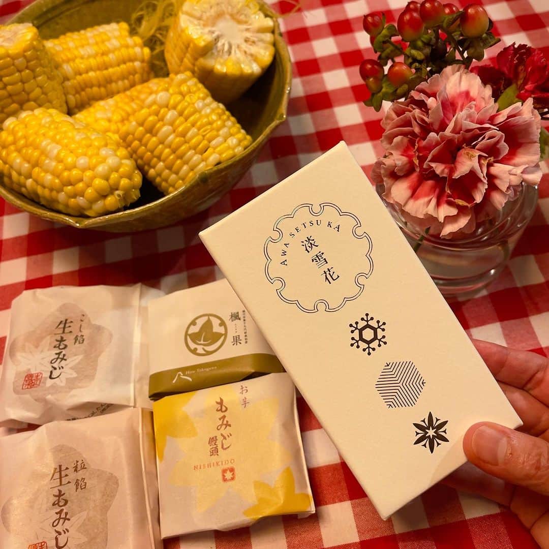 池田有希子さんのインスタグラム写真 - (池田有希子Instagram)「モーリーが国連訓練調査研究所（UNITAR） 広島事務所でのディスカッションを終え、広島土産のもみまん、そしてレモン菓子をお持ち帰りしてくれました！モーリーちゃんありがとう🍁🍋 #hiroshima」7月2日 21時19分 - yukikoikeda