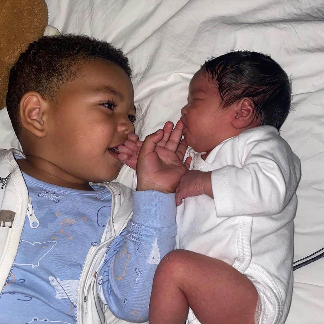 ウルビー・エマヌエルソンさんのインスタグラム写真 - (ウルビー・エマヌエルソンInstagram)「Happy birthday my little princess 🥳🥳. The joy that you bring in our family is amazing. Still so small but already know what she wants. We love you girl❤️❤️」7月2日 21時37分 - urby28