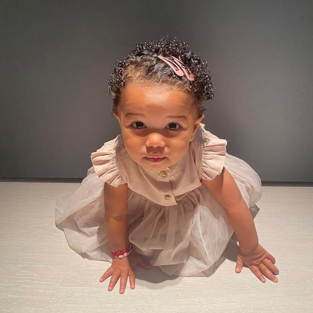 ウルビー・エマヌエルソンのインスタグラム：「Happy birthday my little princess 🥳🥳. The joy that you bring in our family is amazing. Still so small but already know what she wants. We love you girl❤️❤️」