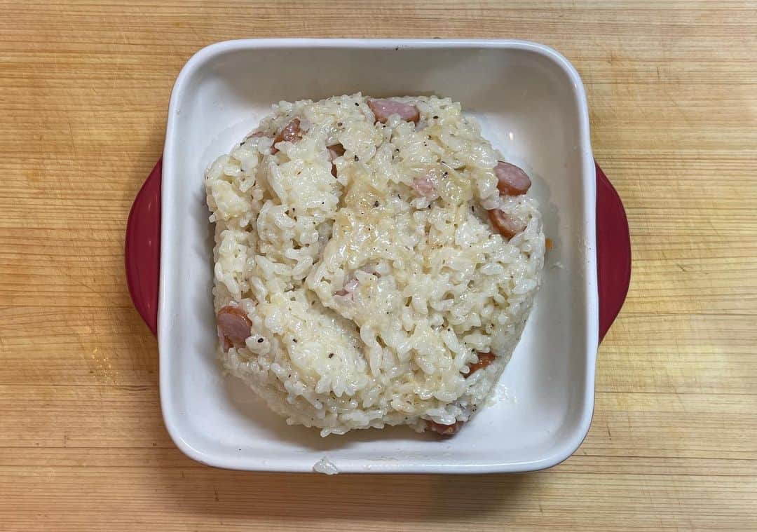 須藤誠人さんのインスタグラム写真 - (須藤誠人Instagram)「#とびっきり 日曜版を ご覧いただきありがとうございました☀️  久しぶりに投稿しますが、 Mako'sキッチンです。  牛乳とチーズが余っていたので 一合のお米で #リゾット を、 歯ごたえがある食べ物が好きなので #タコ の塩ごま油がけを 作ってみました。  お腹が空き過ぎて味を覚えていませんが、 美味しかったです😋 日曜版のコーナー #名店のレシピ でご紹介した料理にも 実はちょこちょこ挑戦しているので 今度投稿してみようと思います🫢  #自炊 #おうちごはん #チーズ #ごま油 #味濃いめ #優勝」7月2日 21時38分 - satv_makoto_sudo
