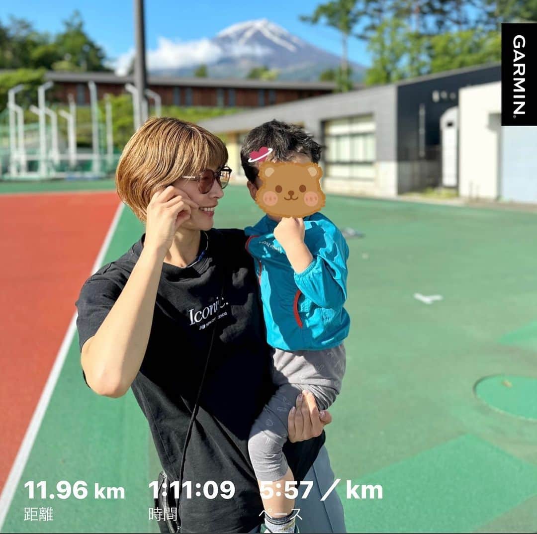 西谷綾子のインスタグラム：「🗻 写真は富士ヒル🗻の時 (カレーパンマンポーズで笑顔にさせようと頑張るが 見ていなかった笑)  昨日は駒沢公園へ🏃‍♀️☔️  雨が降るなか400m×12本インターバル 蒸し暑かったけど、日差しがなく上手く走れた🥹  息子くん #2歳6ヶ月 6月後半は夏風邪で高熱が数日‥🥺 本人はめちゃくちゃ元気でしたが😆 7月は元気に過ごせますように✨🌻  #富士山見て登りたいという息子 #いつか一緒に♡ #7月は息子初キャンプ🏕️予定 #元気に行けますように」