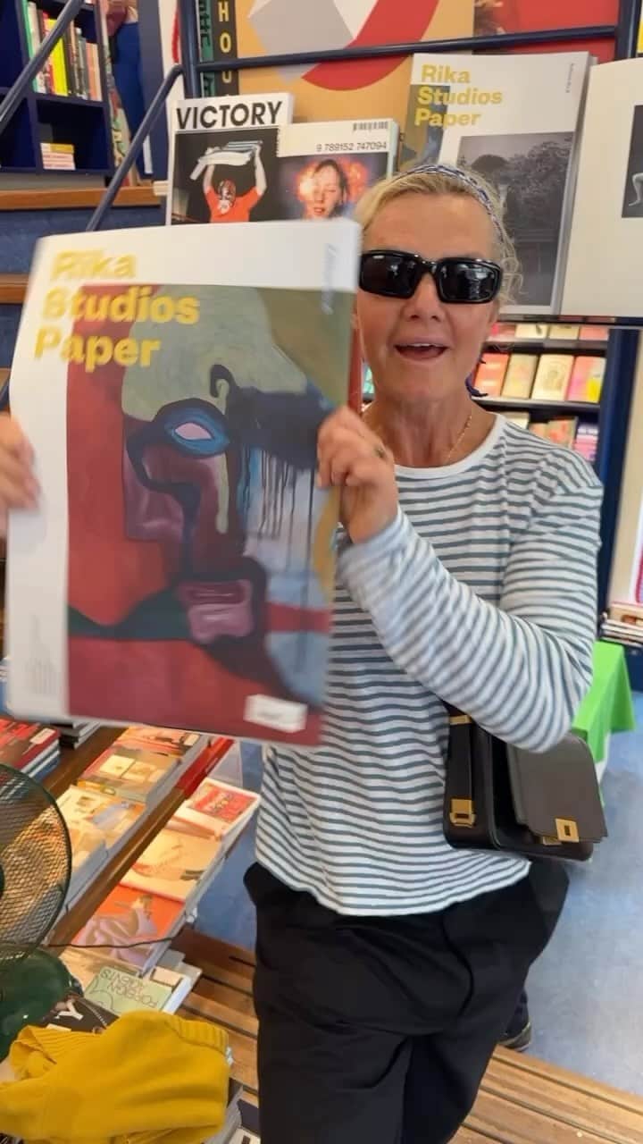 のインスタグラム：「Summer Shopping 📚🔆  Love books🩵 Love magazines❤️Love Prints  Picking up a gift for a friend at our favorite bookstore Magazine store Amsterdam @athenaeumnieuwscentrum .   Here you can also pick up our  Summer print Rika Studios Paper No.6 🔆 Cover by @kunz.veronika artist / model  @stefanarmbruster @ferdisibbelstudio   #rikastudiospaper #summer #limitededition #happysummer」