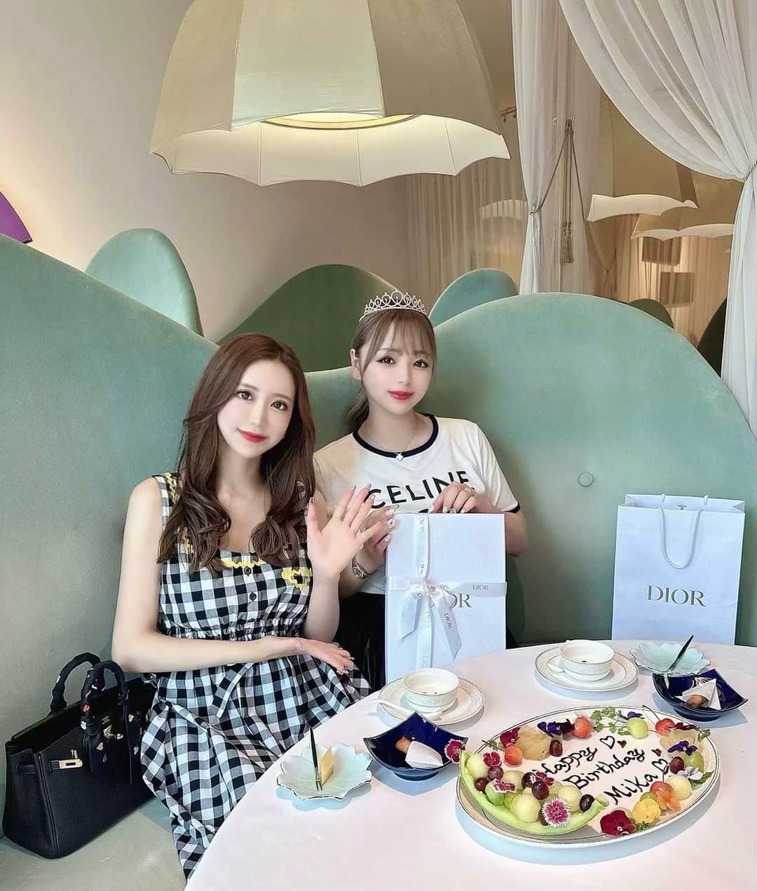 伴かなみのインスタグラム：「❤︎ 𝙃𝙖𝙥𝙥𝙮 𝘽𝙞𝙧𝙩𝙝𝘿𝙖𝙮 ❤︎ 毎年お祝いさせてね〜👩🏻‍❤️‍👩🏻 ⁡」