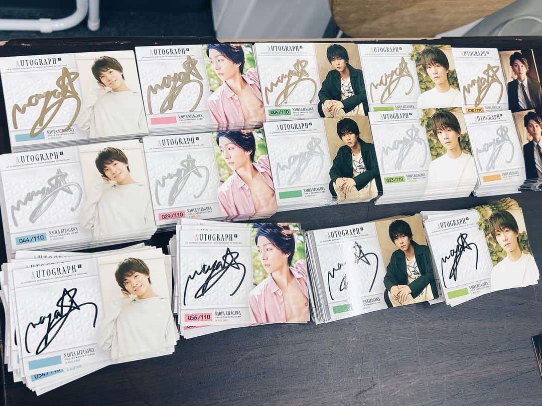 北川尚弥さんのインスタグラム写真 - (北川尚弥Instagram)「今日は稽古終わりに、トレカ用のサインを書いてきました！！ 皆さん、是非GETしてください！ イベントでお会いできるの楽しみにしてます！！」7月2日 22時13分 - naoya_kitagawa