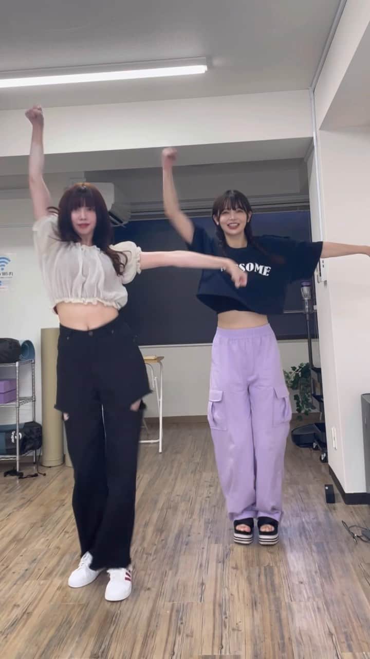 あやてん（島田彩加）のインスタグラム：「Boom boom boom ~  #le_sserafim #르세라핌 #댄스  #dance  #kpop  #踊ってみた」