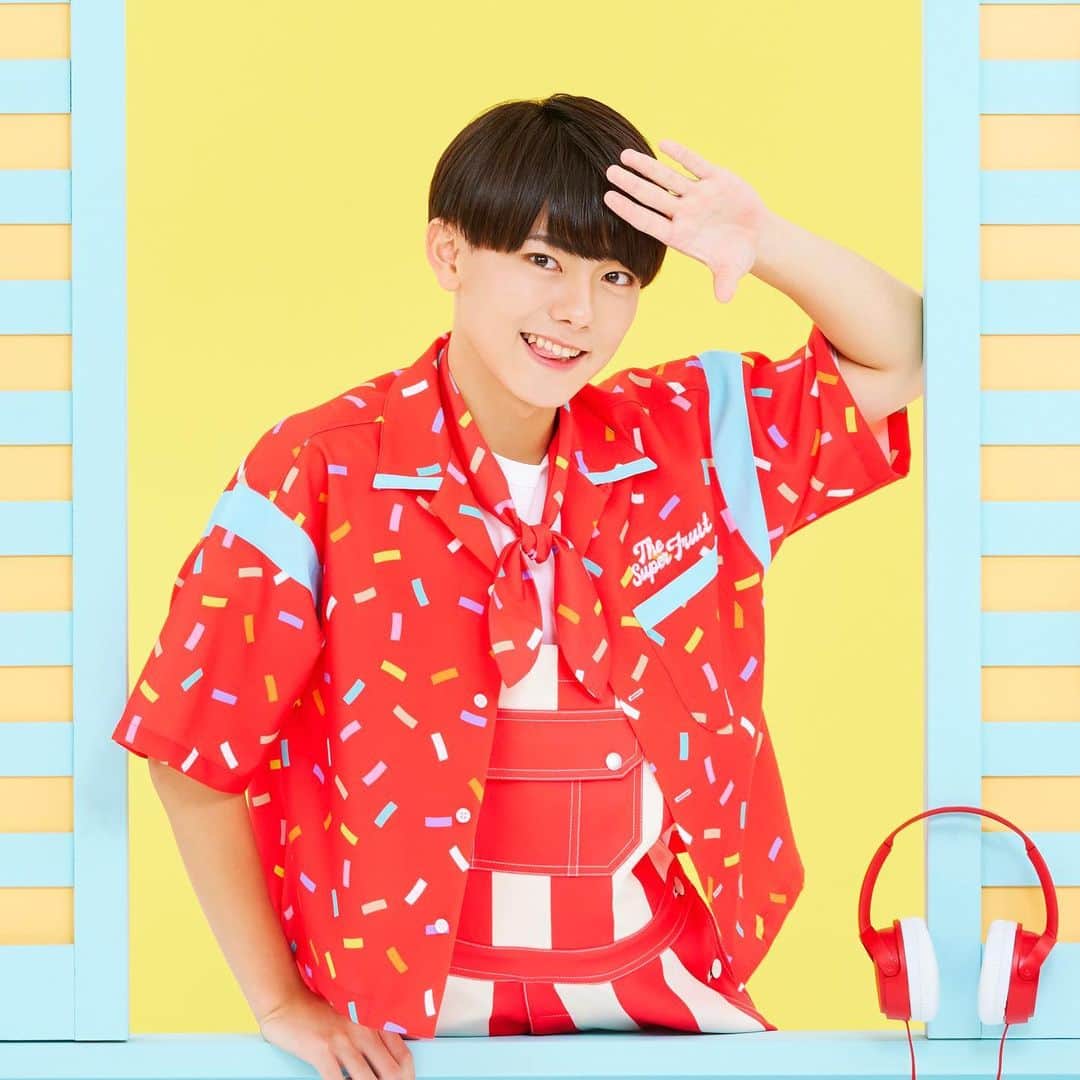 のインスタグラム：「3rd single.🏖⭐️【アーティスト写真】 サマー☆★げっちゅー ・ ・ ・ ・  #韓国 #韓国好き #高二 #高二男子 #高校生 #無加工 #07년생 #フォロー歓迎 #スパフル #チグハグ #馬鹿ばっか  #サクラフレフレ  #サマげちゅチャレンジ」