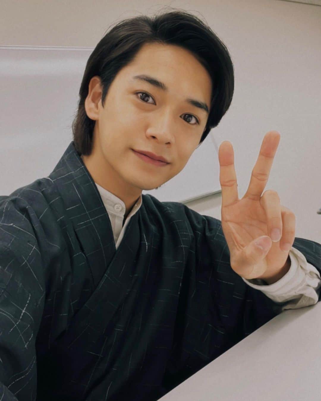 井上想良のインスタグラム：「・ 遂に明日から！ NHK 朝ドラ『#らんまん 』 第14週「#ホウライシダ 」スタートです！！👏  そして後半戦のスタート。 そんなタイミングから出演させて頂けることを心から光栄に思います。  東京に戻ってきた万太郎はこれからまた新しい品種を見つけることが出来るのか。 そして、山根は今まで見たことのない世界、万太郎に出会い、どう影響を受けるのか。  朝ドラの世界観を感じながら、どきどきしながら演じました！ ところどころ登場しますので是非お楽しみにしていてください😊  #朝ドラらんまん  @asadora_ak_nhk」