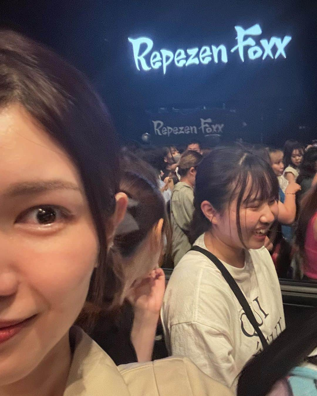 IKUMIさんのインスタグラム写真 - (IKUMIInstagram)「👀 今日はレペゼン( @repezenfoxx_official )のライブ行ってきた🫶 3年前くらいからYouTube見てて こっそり好きだったの😂💓  友達に誘われてちょうど大阪でライブあったから初参戦👀👏  もう最高に幸せだった💗 銀太推しなんだけど、メンバーみんなビジュ良すぎて目が離せんかった🥹 銀ちゃん天然炸裂で可愛かった🙆‍♀️💗  大好きなタケヤキ翔くん（ @takeyakisyou )もゲストで出てくれて 今日以上に幸せな日はない😭💘  また行きたいから曲の予習復習しよ😂🤍  みんなは推しいる🫣？  .  #repezenfoxx #レペゼンフォックス#レペゼン #レペゼン地球 #インスタグラマー#大阪#zeppなんば #梅田#難波#心斎橋#ミニワンピ#ミニワンピース#darich#ダーリッチ#関西モデル#フリーモデル#美脚#美女#美人#美脚モデル#美脚美人 #生足#素足#高身長コーデ #スレンダー#モデル体型#asiangirls #asianbeauty #asianmodel #japanesegirl」7月2日 22時23分 - miiiino3o