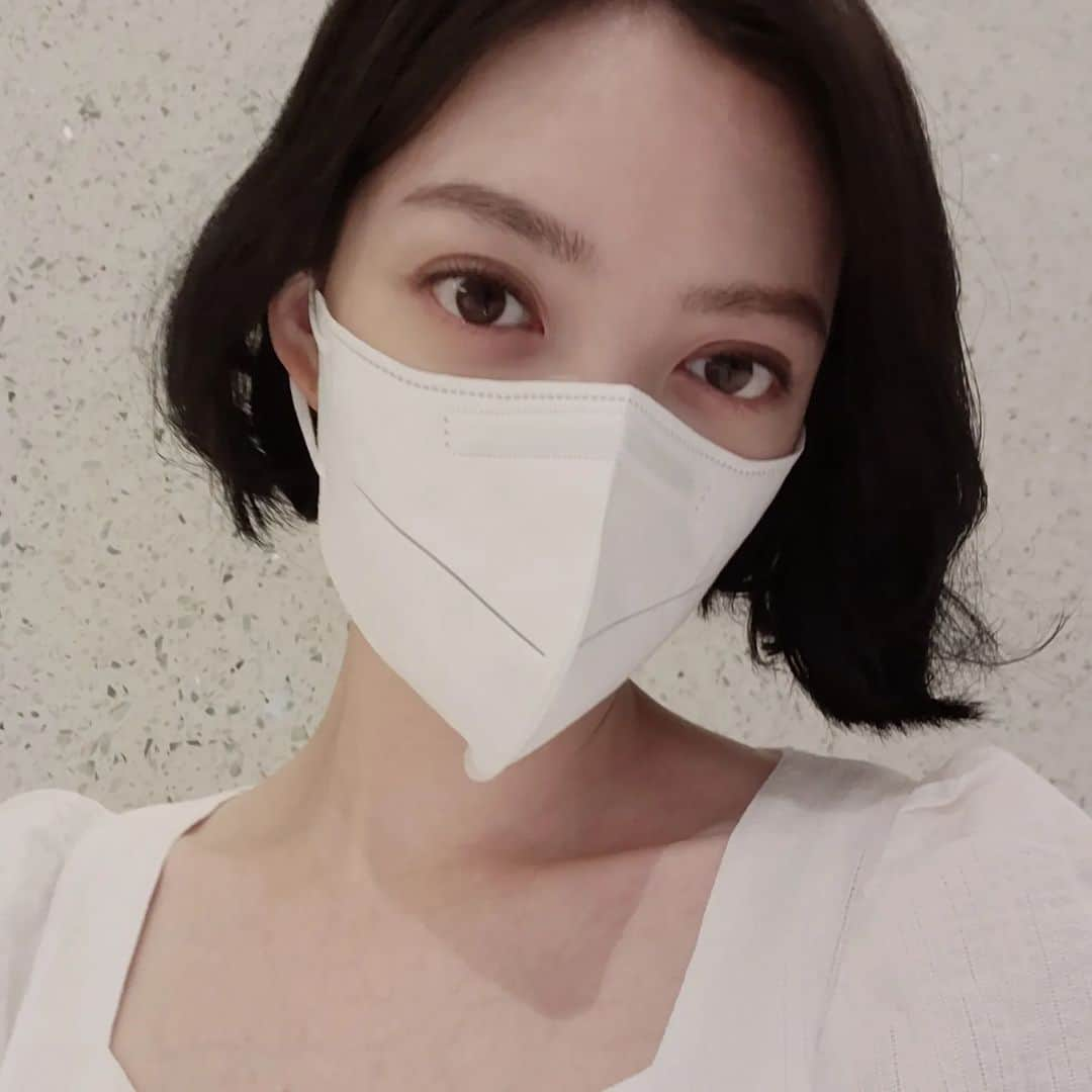 イム・ジュウンのインスタグラム：「⠀ ⠀ ⠀ ⠀ ⠀ ⠀ ⠀싹둑 💇‍♀️⠀ ⠀ ⠀ ⠀ ⠀ ⠀ ⠀ ⠀  근데 머리가 안묶이니 더 더운 것 같은 느낌....」