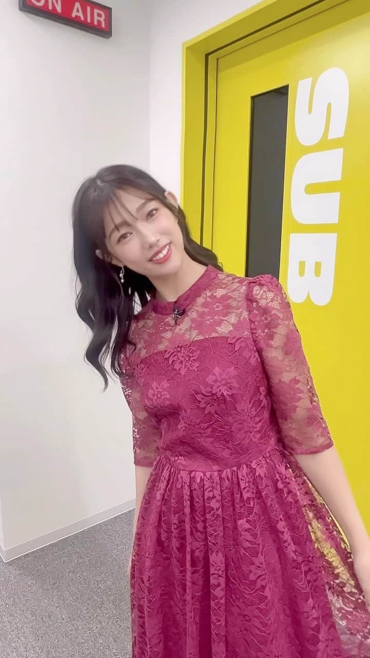 堀江聖夏のインスタグラム：「⌇‎夜ご飯は食べた？？🥰 ⁡ 汐留TV!よろしくね💕 ⁡ 毎週日曜日22:54〜放送ですっ.ᐟ.ᐟ ⁡ 衣装は、 ⁡ ドレスワンピース∶ @aimer_dress  イヤリング&ネックレス∶ @osewaya_official  パンプス∶ @enchanted.jp  ⁡ ________________________________ #汐留TV #衣装 #ワンピース #fashion #ドレスワンピース」